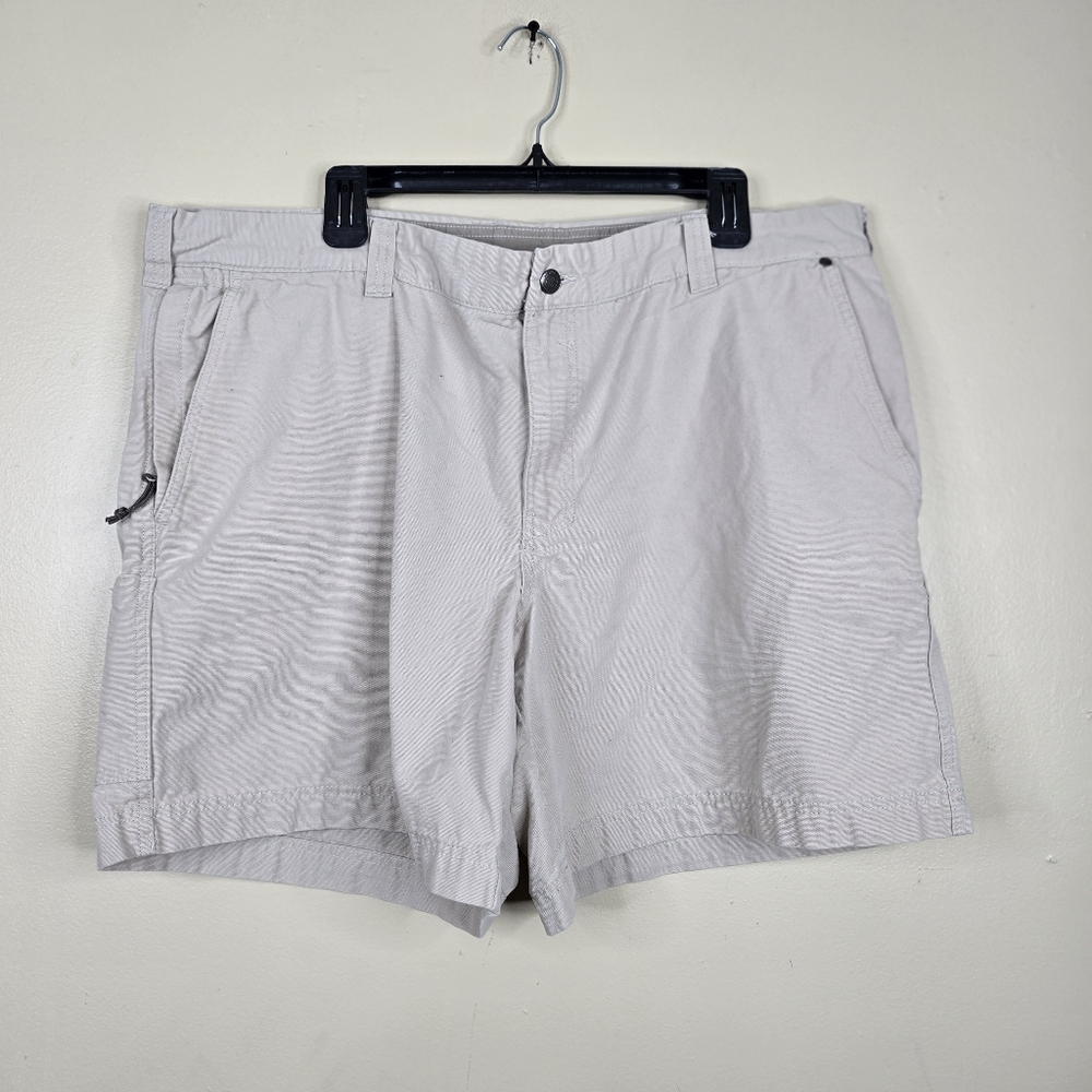 Columbia outdoor shorts size 42 8" inseam